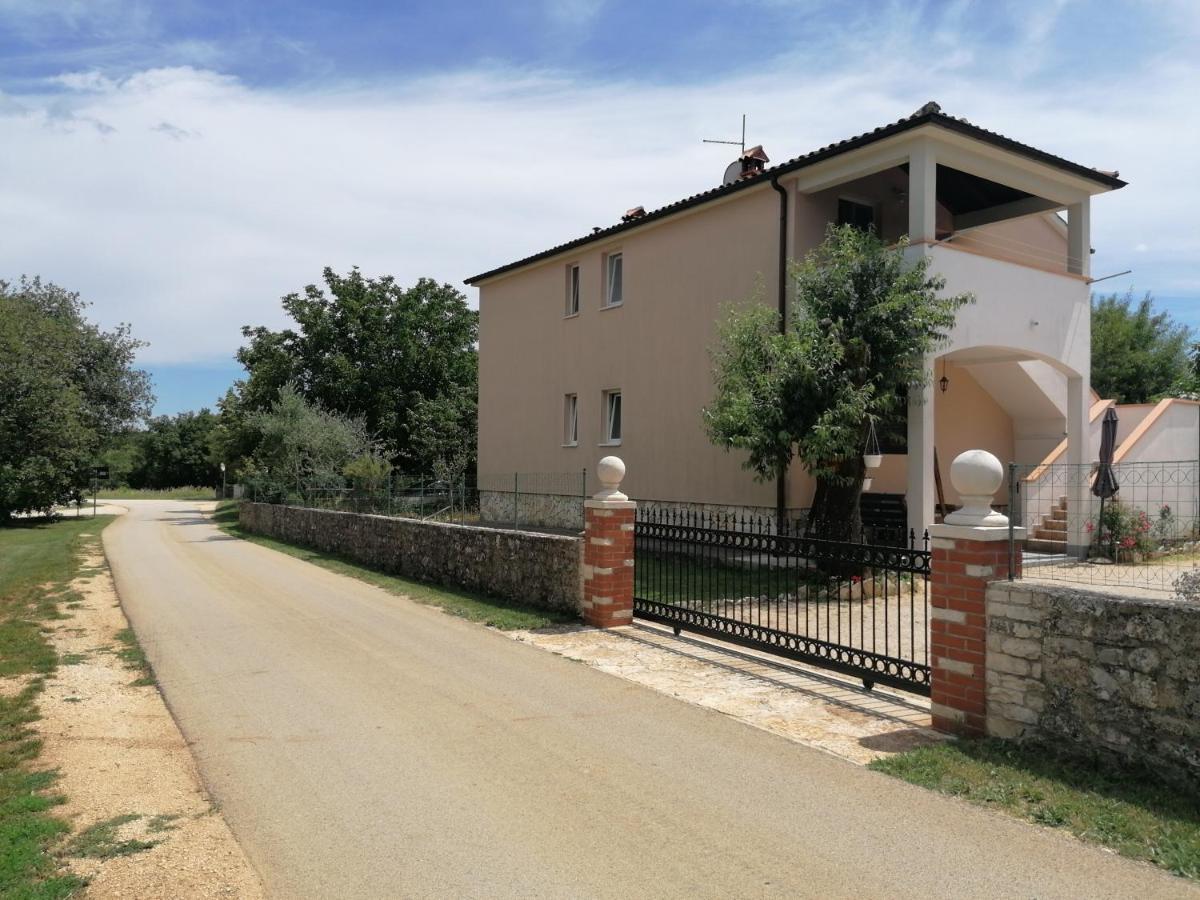 Appartement House Mario Near Rovinj à Kanfanar Extérieur photo